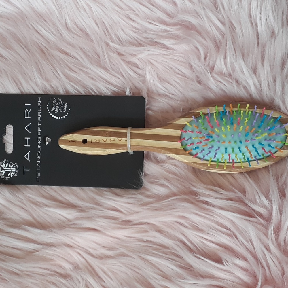 Brand New TAHARI DETANGLING PET BRUSH
